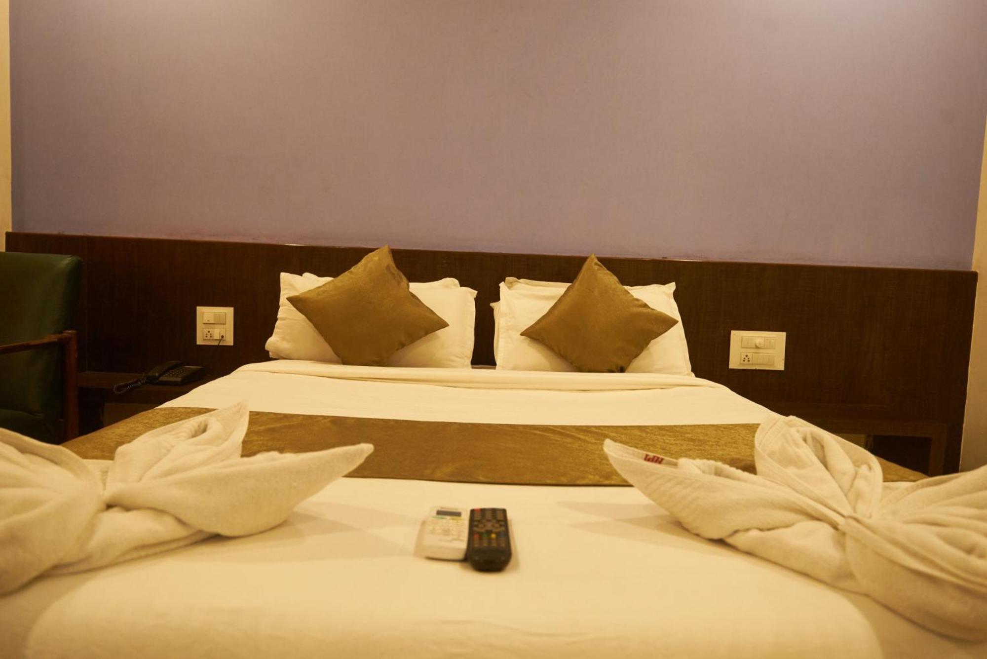 Hotel Pride Inn Shirdi Exteriör bild